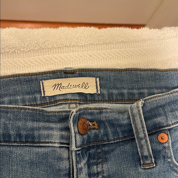 Madewell Distressed 9” High Rise Stretch Jean Raw Edge Waist 32” Inseam 28” - Picture 3 of 16